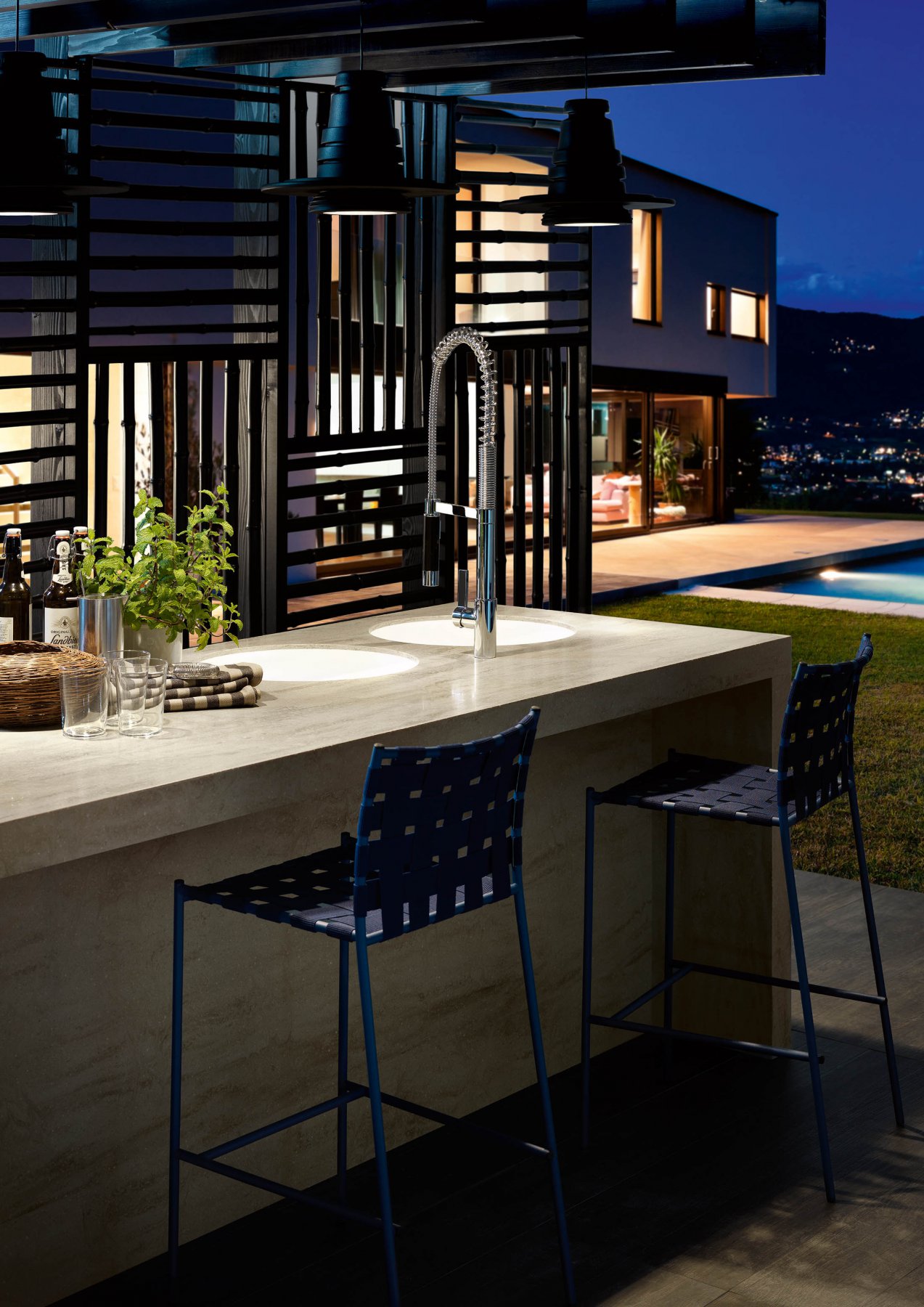 sites/corian.jp/IMG/jpg/kitchen-surface-outdoor-charm-01-e3afa.jpg