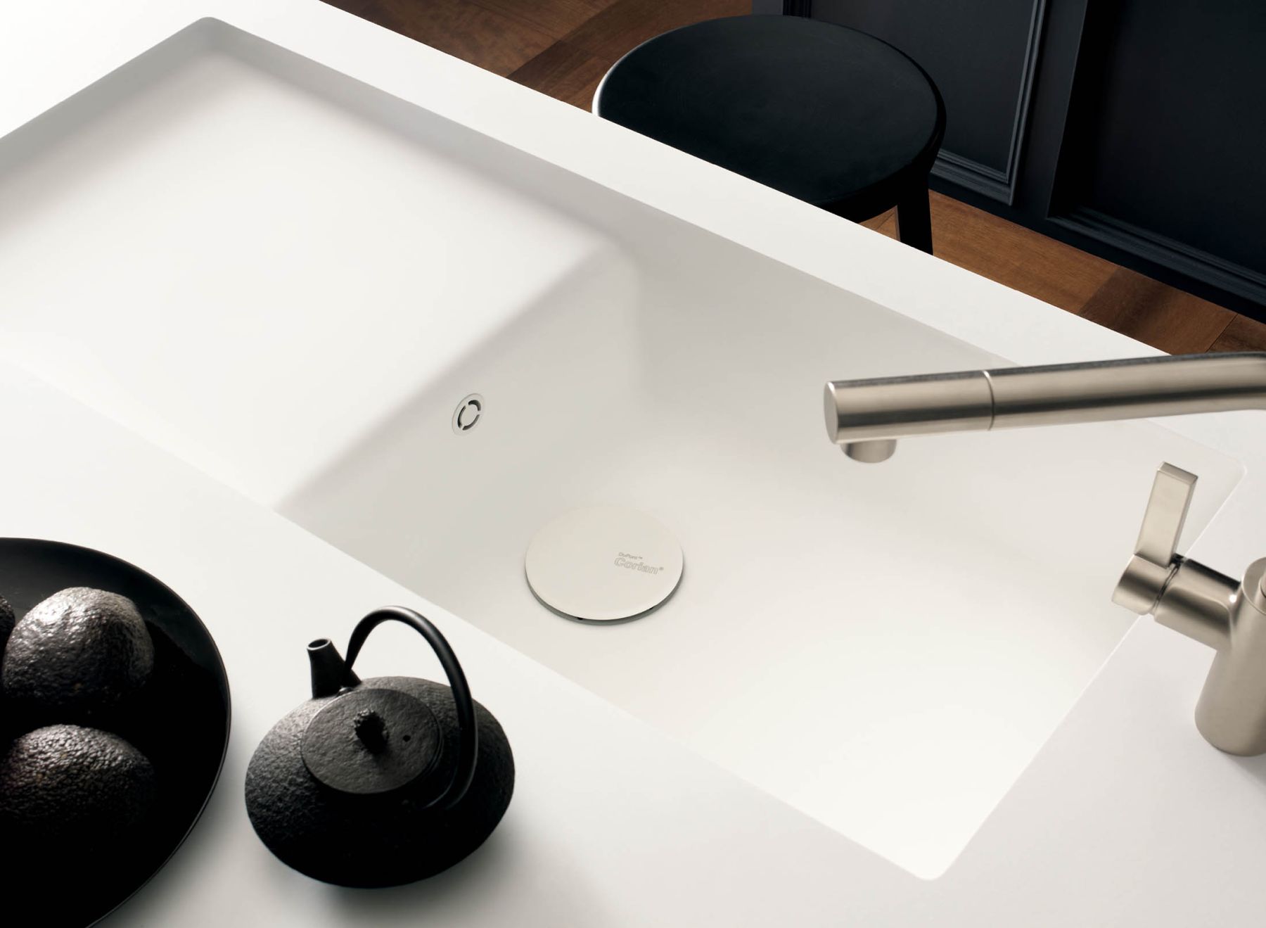 sites/corian.jp/IMG/jpg/kitchen-sink-townhouse-style-03.jpg