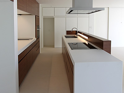 sites/corian.jp/IMG/jpg/my_style_kitchen_modern03_img01.jpg