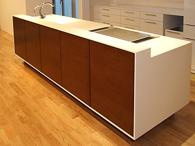 sites/corian.jp/IMG/jpg/my_style_kitchen_modern06_img01.jpg
