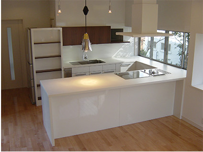 sites/corian.jp/IMG/jpg/my_style_kitchen_modern09_img01-2.jpg