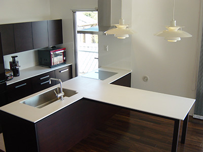 sites/corian.jp/IMG/jpg/my_style_kitchen_modern13_img01.jpg