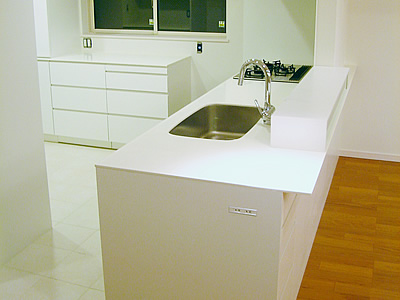 sites/corian.jp/IMG/jpg/my_style_kitchen_simple05_img01.jpg